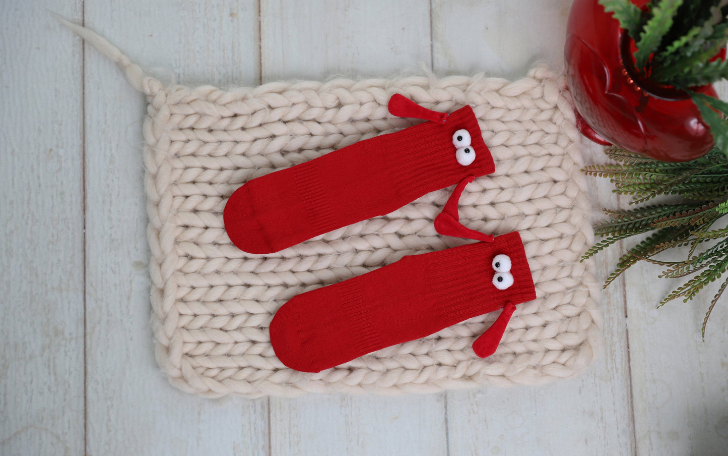 Red Magnetic Couple Socks with Holding Hands – 1 Pair, Soft Cotton, Romantic Valentine’S Gift, Unisex, Shoe Size 5-10