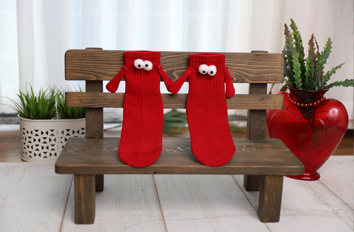 Red Magnetic Couple Socks with Holding Hands – 1 Pair, Soft Cotton, Romantic Valentine’S Gift, Unisex, Shoe Size 5-10